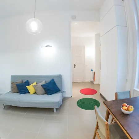 Newsunny At The Budacastle Apartment